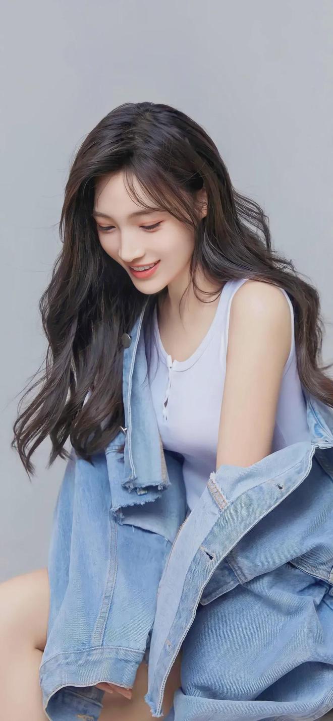 国电影《卑微》V不朽情缘mg韩(图1) 国电影《卑微》V不朽情缘mg韩(图1)